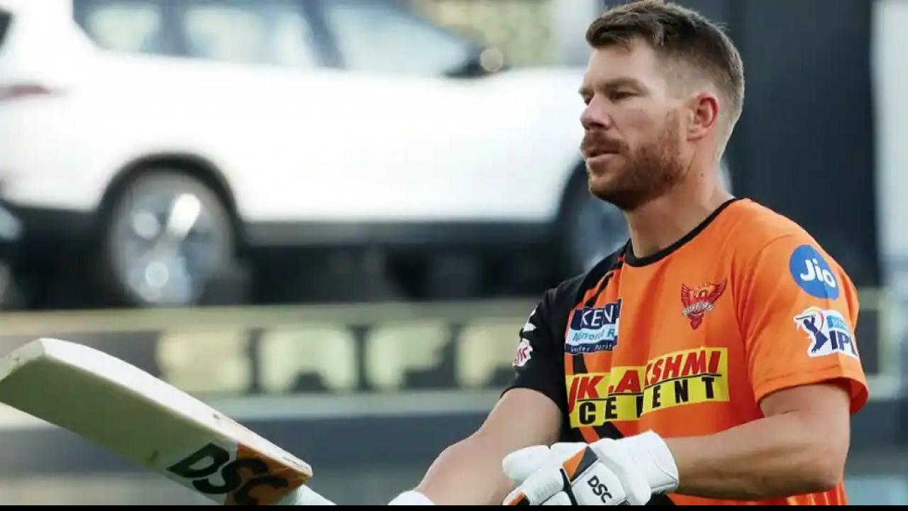 David Warner को बीच सेशन हटाया गया