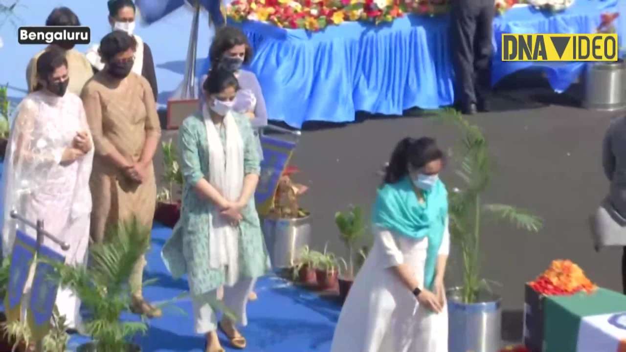 Indian Air Force officials pay tribute to Group Captain Varun Singh