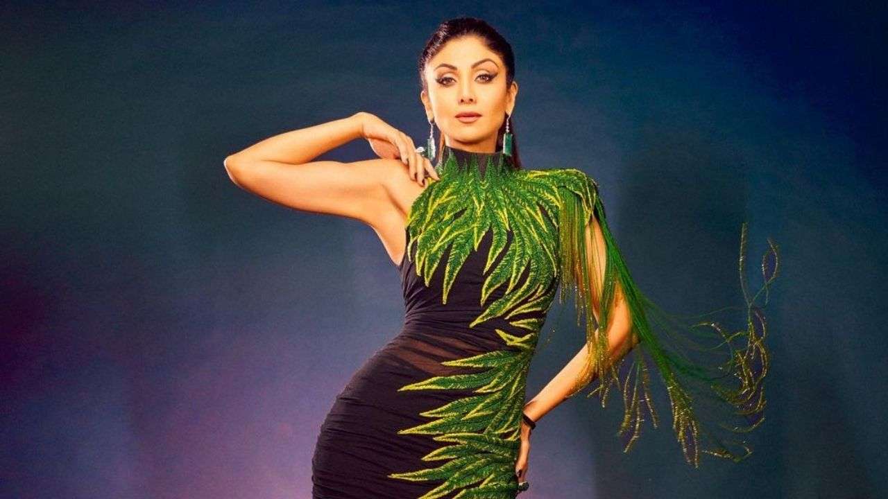 Shilpa Shetty gets mocked by Manoj Muntashir, Badshah for eating seeds on  'India's Got Talent'