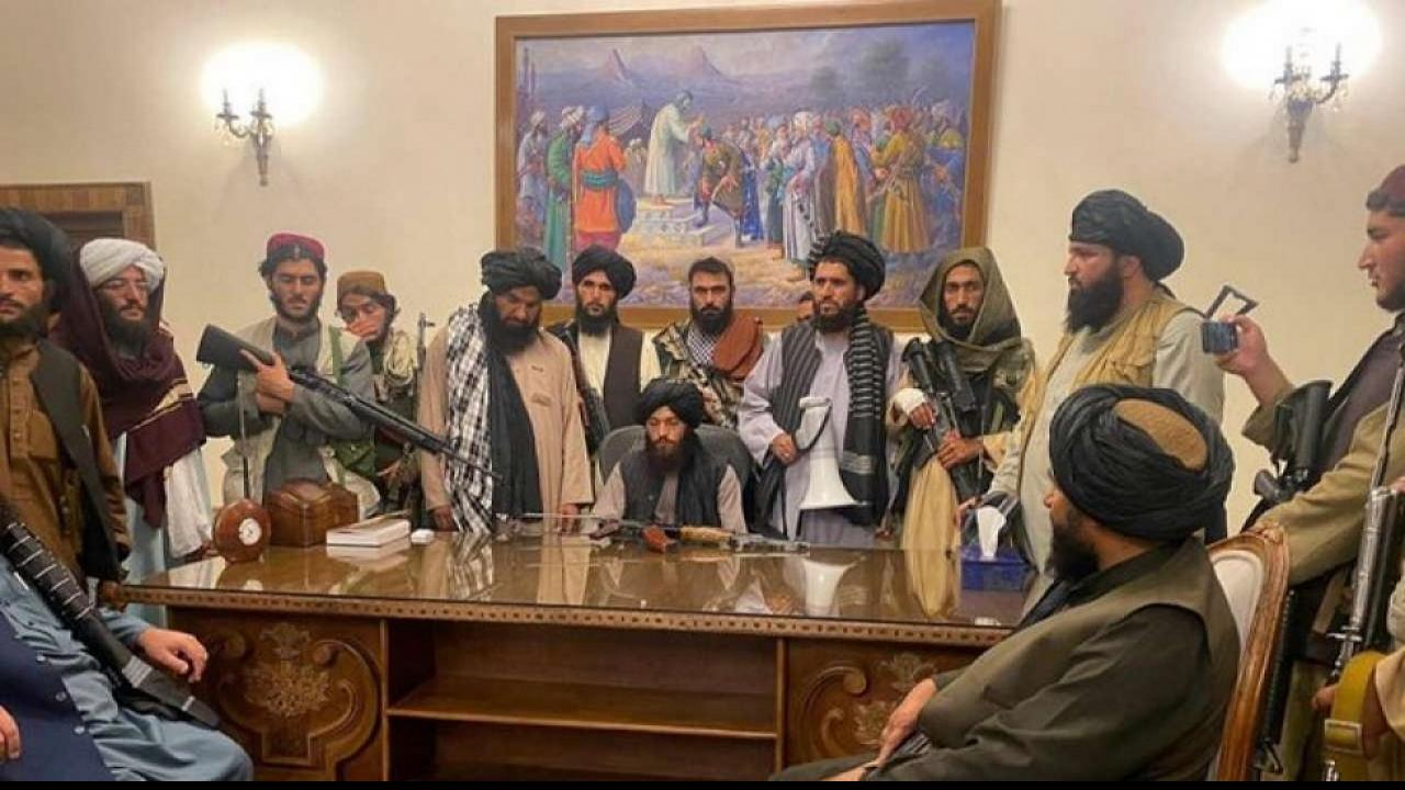 अफगानिस्तान में Taliban के कहर से दुनिया हैरान