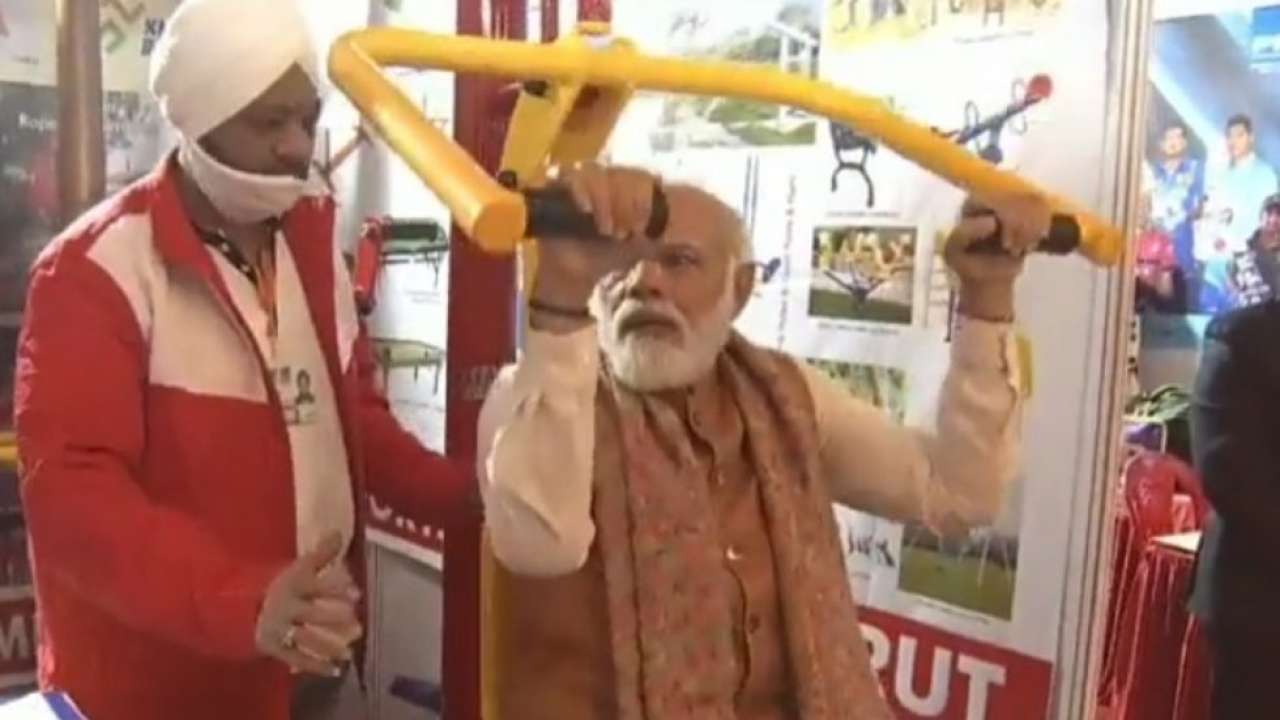 PM Modi hits the gym in Meerut, video goes viral - WATCH