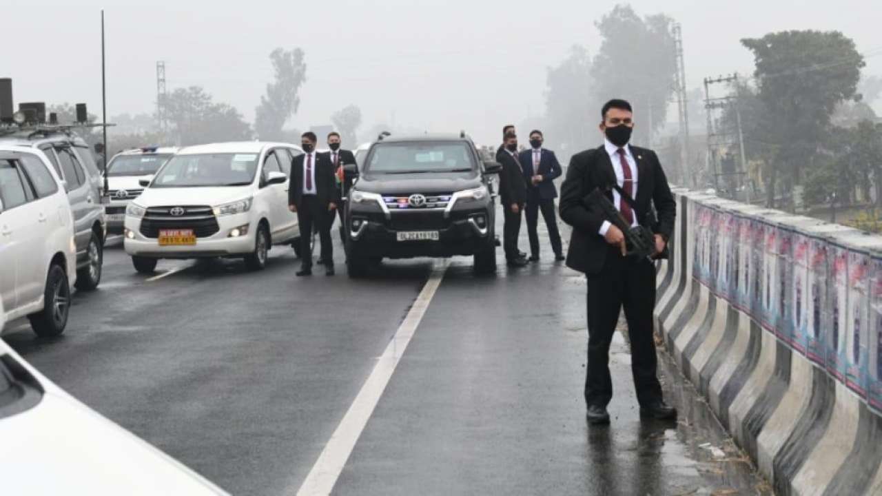 PM Modi holding his own umbrella ahead of monsoon session sparks naamdar vs  kaamdar debate