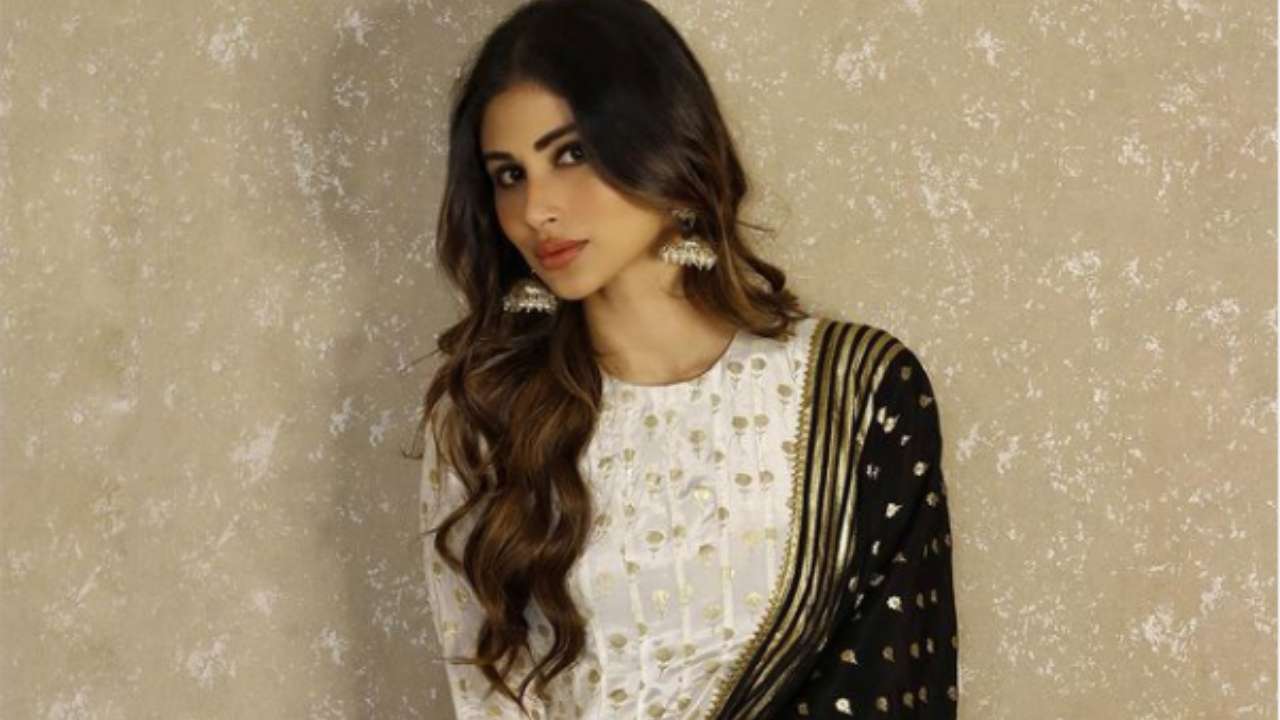 1280px x 720px - Mouni Roy confirms her wedding, says 'Thank You' to paps - WATCH