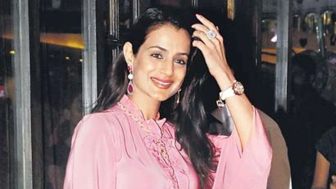 Bollywood Actress Amisha Patel Nude - Ameesha Patel opens up on being called 'arrogant and snobbish' by media