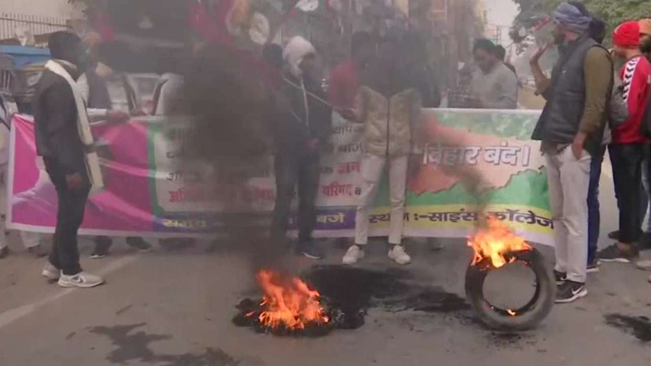 Bihar Bandh: Protestors block roads, burn tyres over RRB NTPC exam irregularities