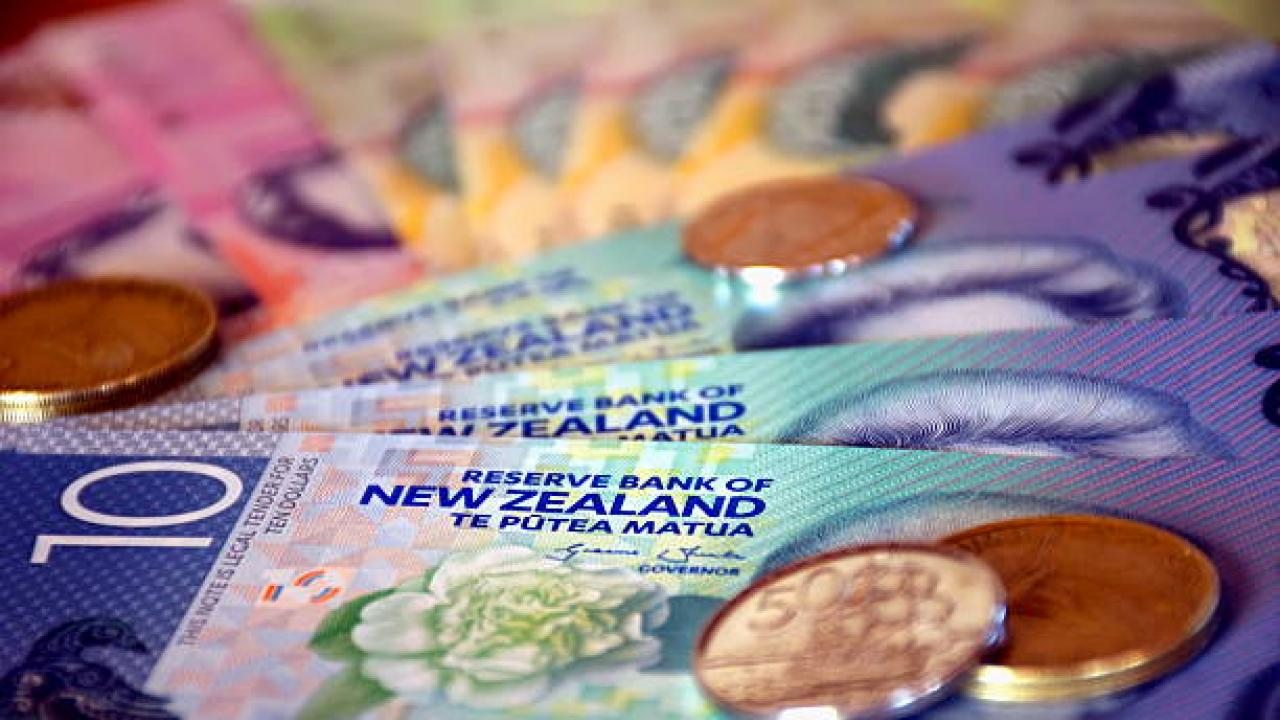 Plastic Currency: दुनिया के किन देशों में चलते हैं प्लास्टिक के नोट, जानिए यहां 
