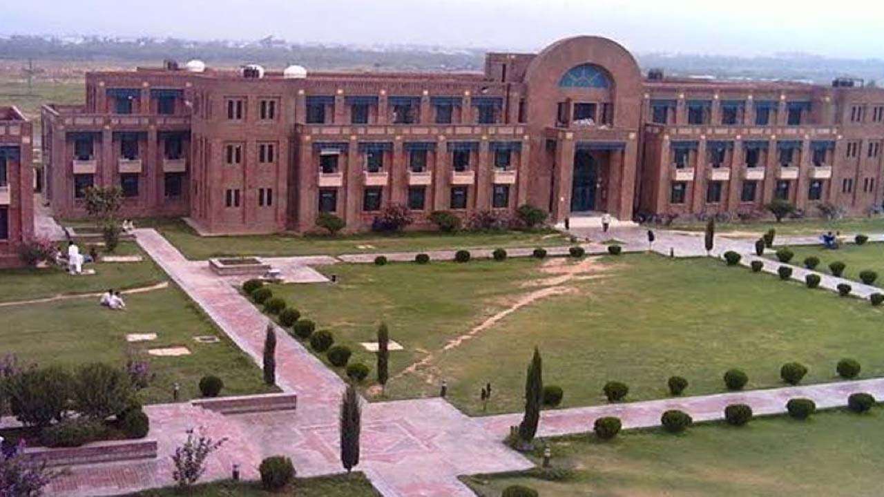Pakistan college issues 'guidelines' for students on Valentine's Day,  sparks Twitter debate