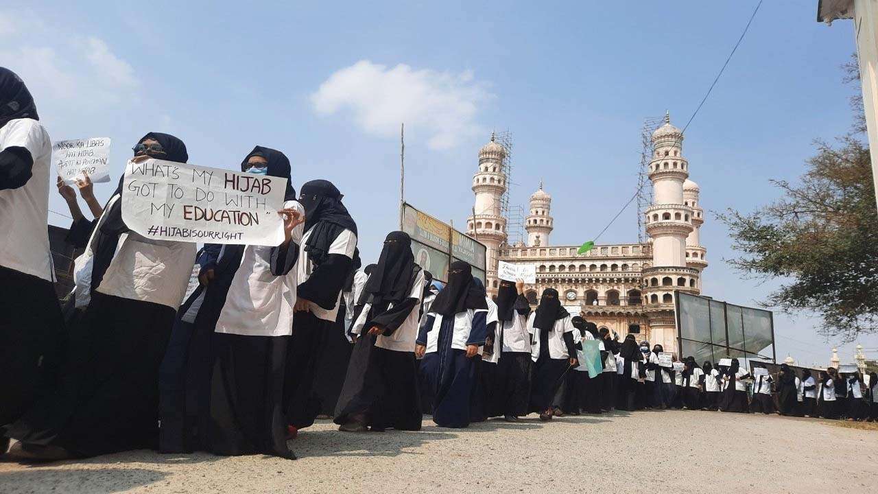 Karnataka hijab row: Girls seek HC permission to wear hijab of colour ...