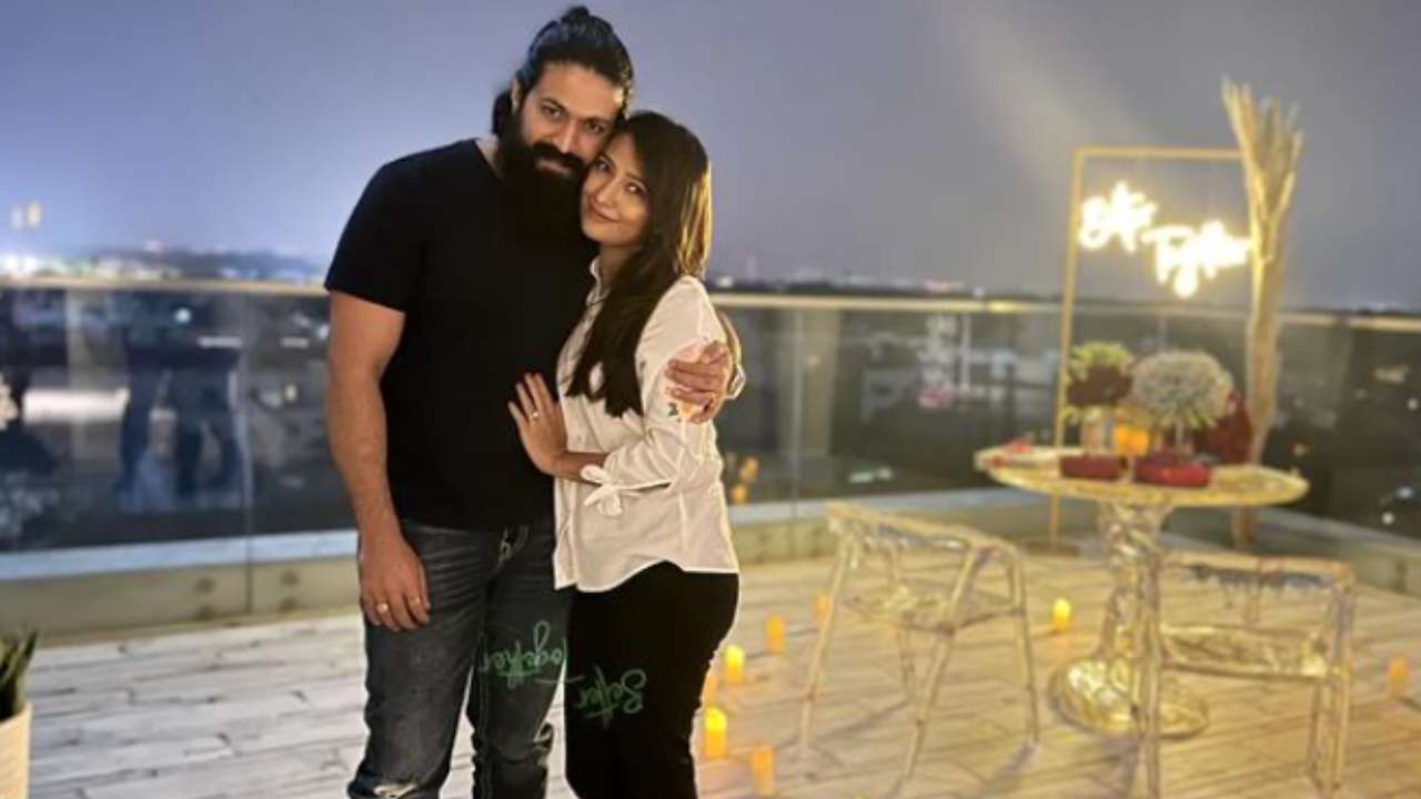 Kannada Radika Pandit Sex Vides - KGF' star Yash enjoys romantic dinner date with wife Radhika Pandit- See  viral pics