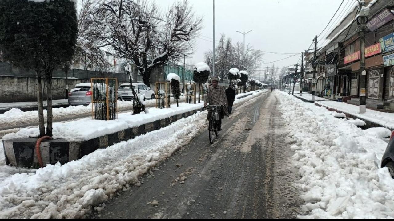 परीक्षाएं भी हुई स्थगित