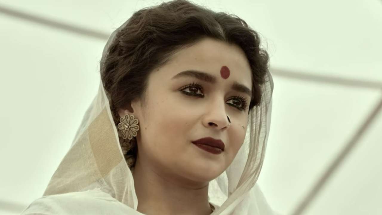 Alia Bhatt Ki Chudai Film Video Hd - Gangubai Kathiawadi' movie review: Alia Bhatt's magnificent performance  will leave you spellbound