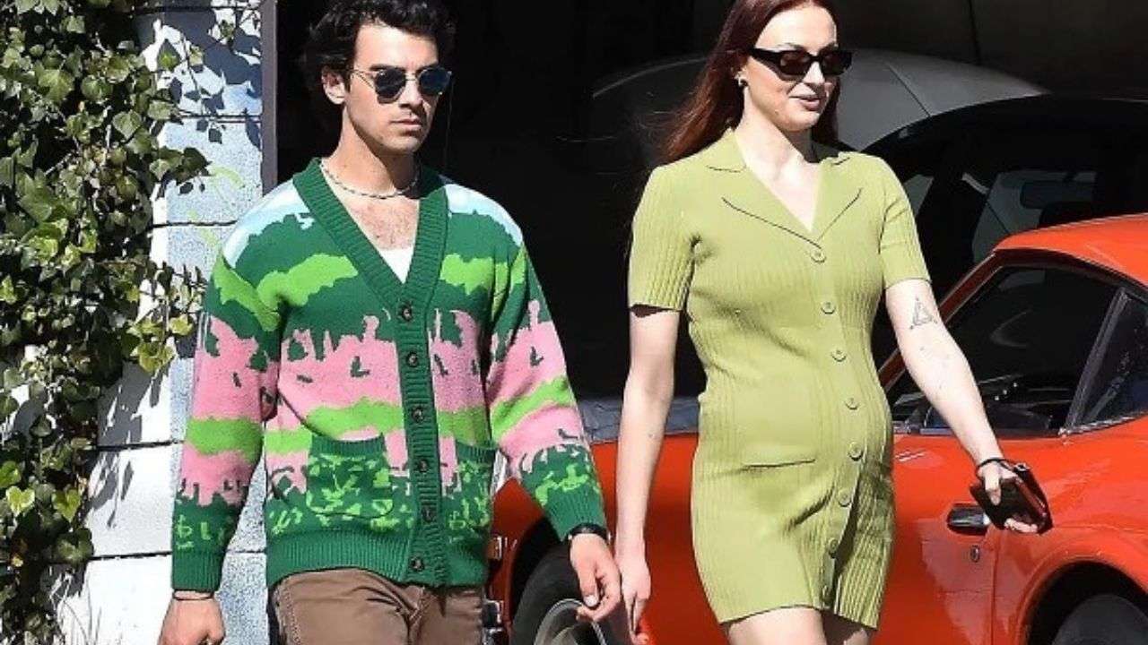 Met Gala 2022: Pregnant Sophie Turner flaunts baby bump alongside husband Joe  Jonas