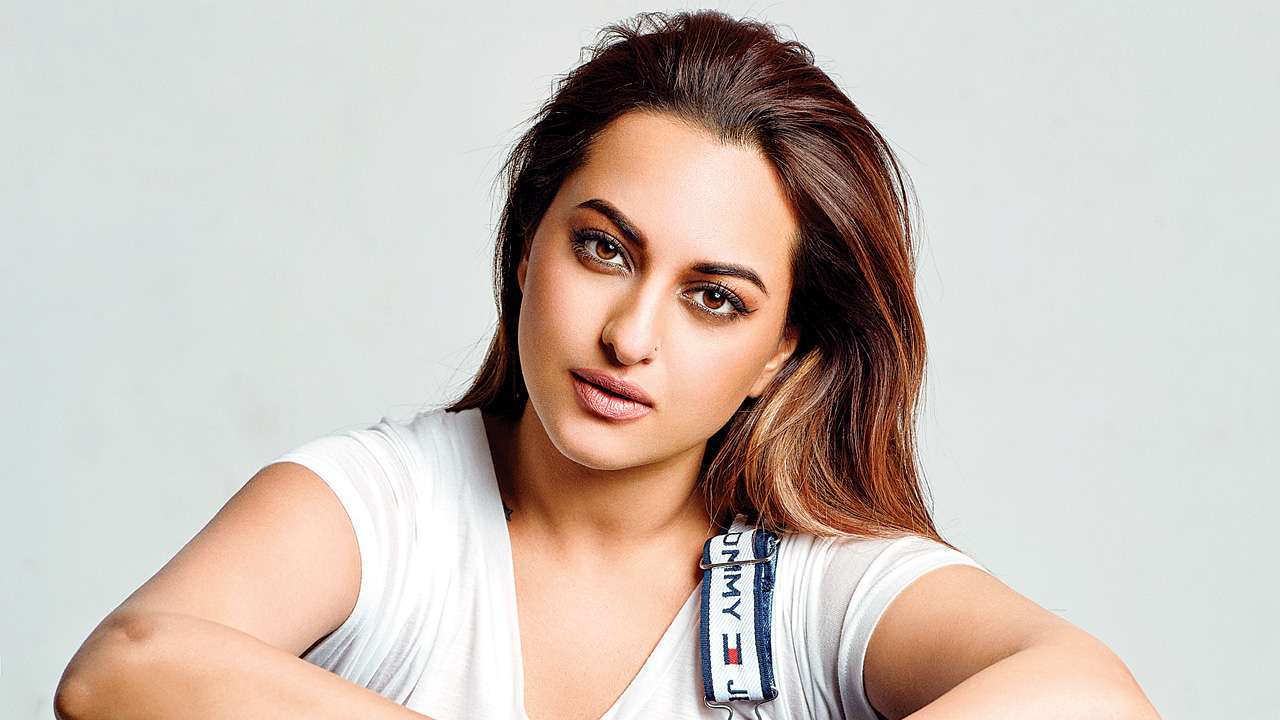 Bollywood Sonakshi Sinha Porn Videos - Sonakshi Sinha issues statement against rumoured non-bailable warrant  against her