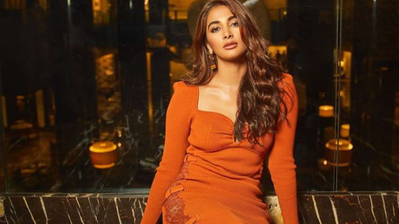 Pooja Sexy Rape Video - Pooja Hegde drops sizzling photos in thigh-high slit orange dress, see  VIRAL pics