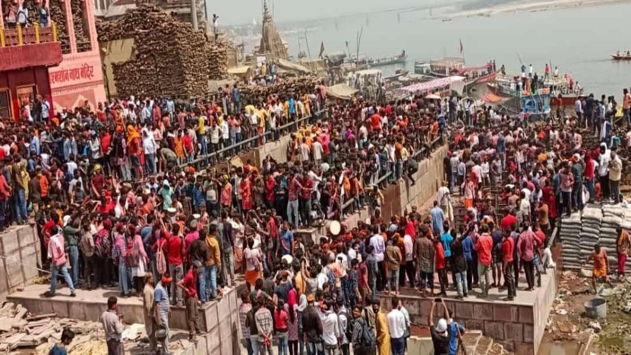 In pics: bhasm holi celebration at varanasi's manikarnika ghat