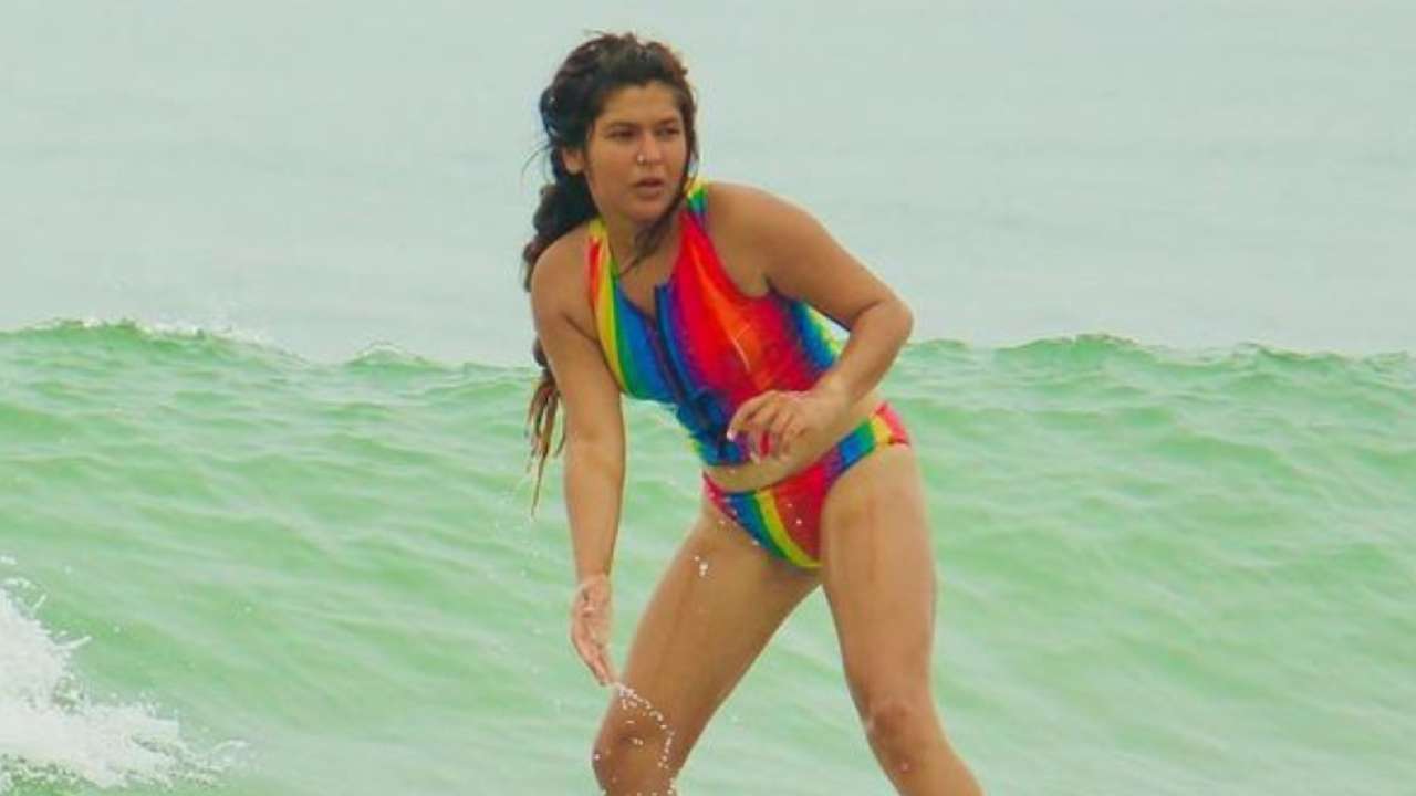 Taarak Mehta Ka Ooltah Chashmah fame Nidhi Bhanushali sets internet on fire  in multi-coloured bikini, photo goes VIRAL