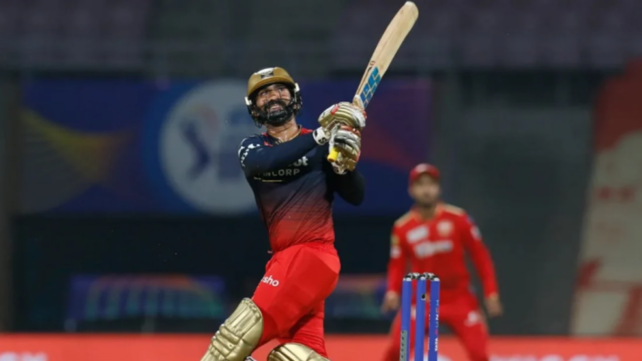 WATCH: Dinesh Karthik scores the winning runs as RCB edge KKR by 3 wickets  in thrilling game