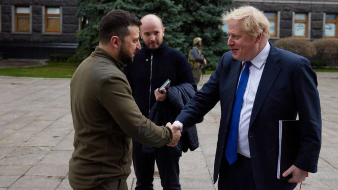 UK PM Boris Johnson meets Volodymyr Zelenskyy in Kyiv; offers £100m package