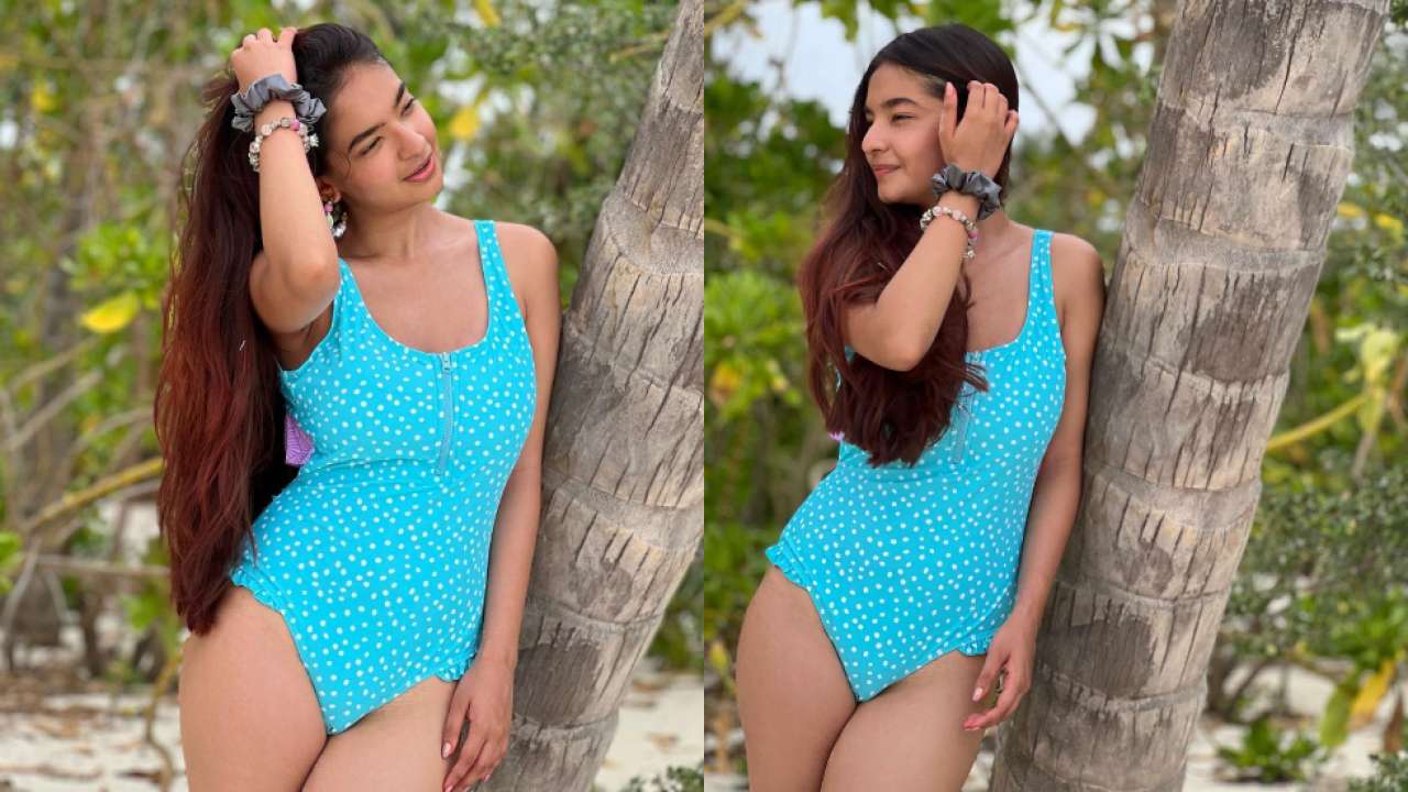 Anushka Heroine Com Xxx Video Porn - Anushka Sen sets internet on fire in sexy monokini, photos go viral