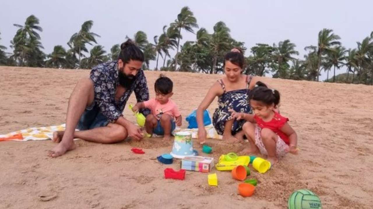 Xxx Radhika Pandit Real Videos - KGF Chapter 2 star Yash builds sandcastles with children, spends quality  time with wife Radhika Pandit