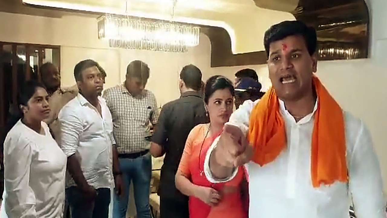 Navneet Kaur Chudai Video - Meet MP Navneet Rana and MLA Ravi Rana, who are embroiled in 'Hanuman  Chalisa' row with CM Uddhav Thackeray