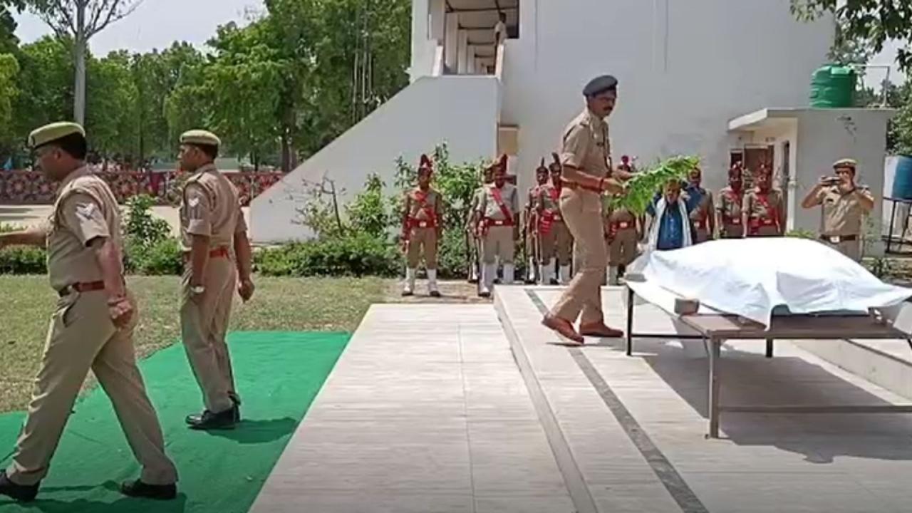 BSF में कर चुका था काम