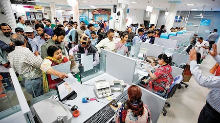What does the RBI guidelines say about bank holidays?