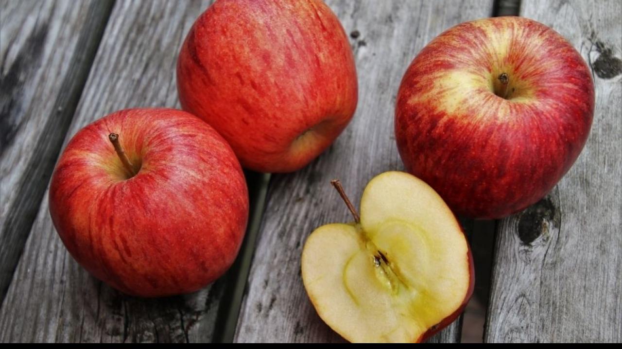 'An Apple अ डे, कीप्स द डॉक्टर अवे'