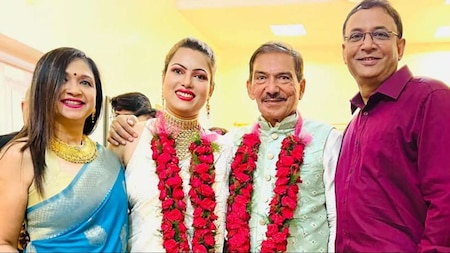 Arun Lal and Bulbul Saha getting clicked with wedding invitees