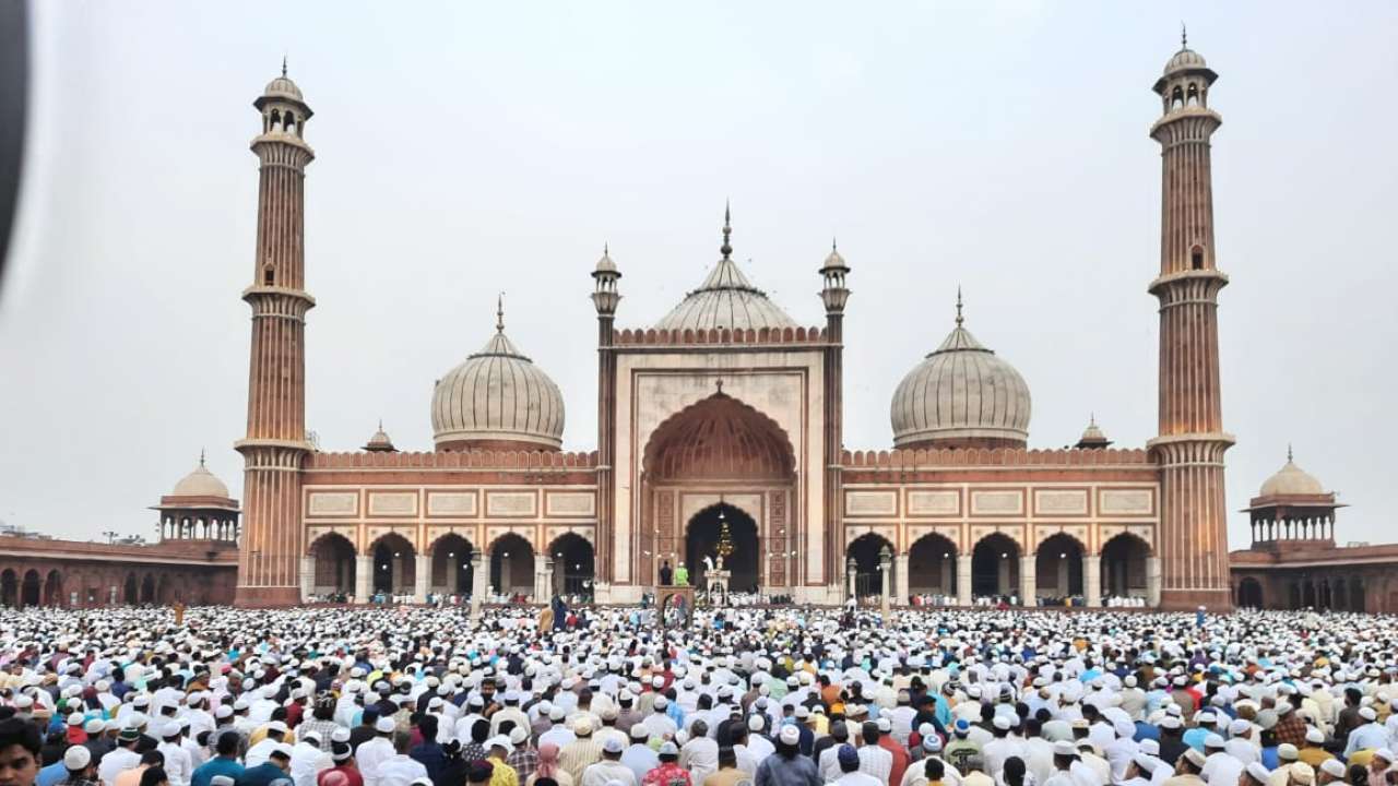 Devotees flock to Jama Masjid after 2 years