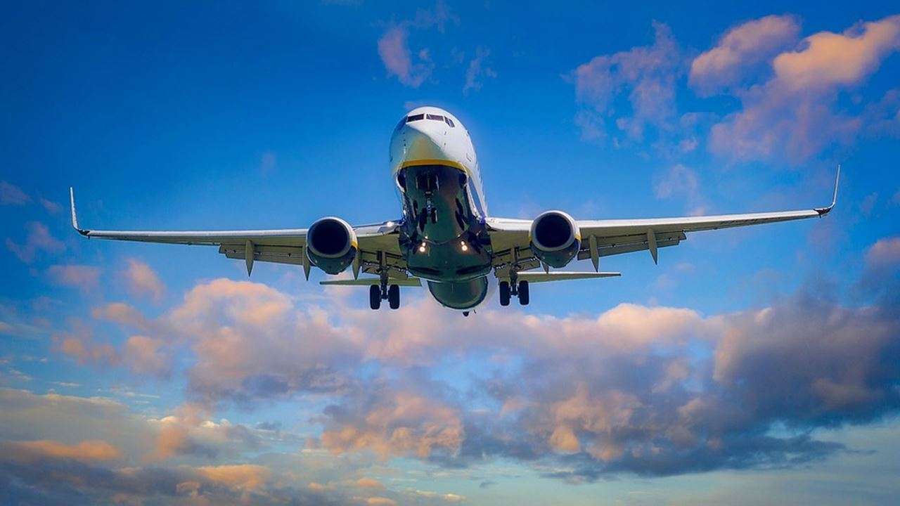 DGCA ने गो GoFirst एयरलाइन पर लगाया 10 लाख रुपये का जुर्माना DGCA imposes Rs 10 lakh fine on GoFirst airline