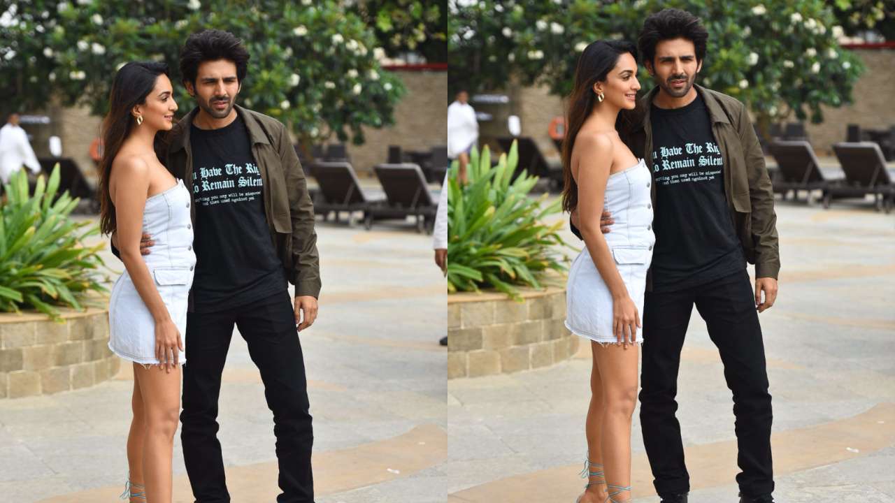 Kartik Aaryan-Kiara Advani posing for cameras