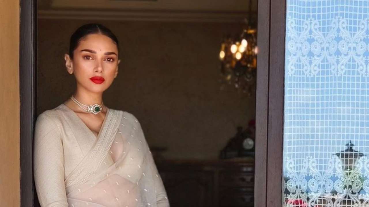 Pic Talk: Aditi Rao Is An Absolute Stunner In Saree