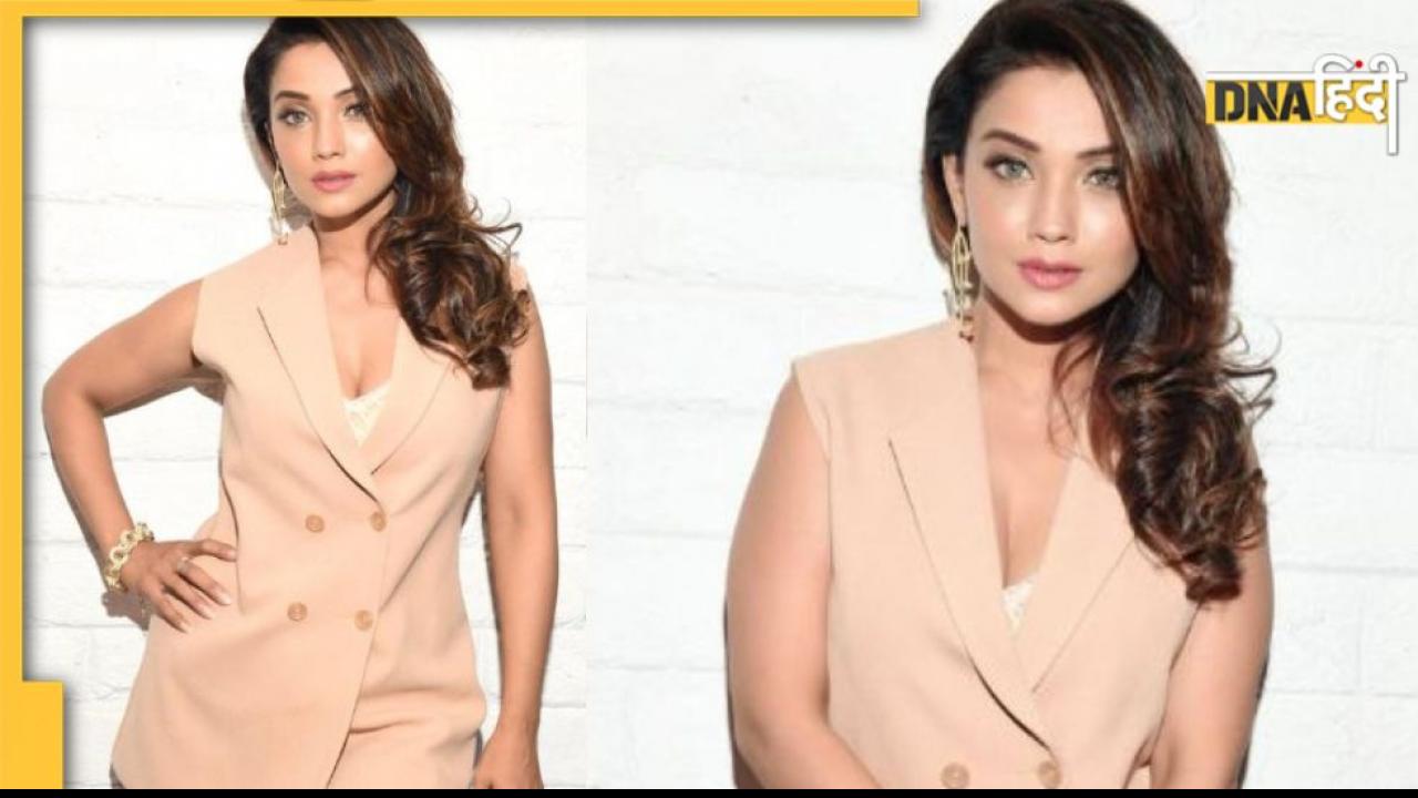 Adaa Khan ने ब्लेज़र सेट में ढाया कहर! जानिए क्यों लोग हुए उनकी ड्रेस के दीवाने