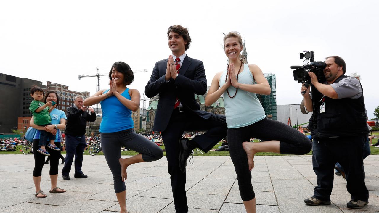 Justin Trudeau नियमित तौर पर करते हैं योग 