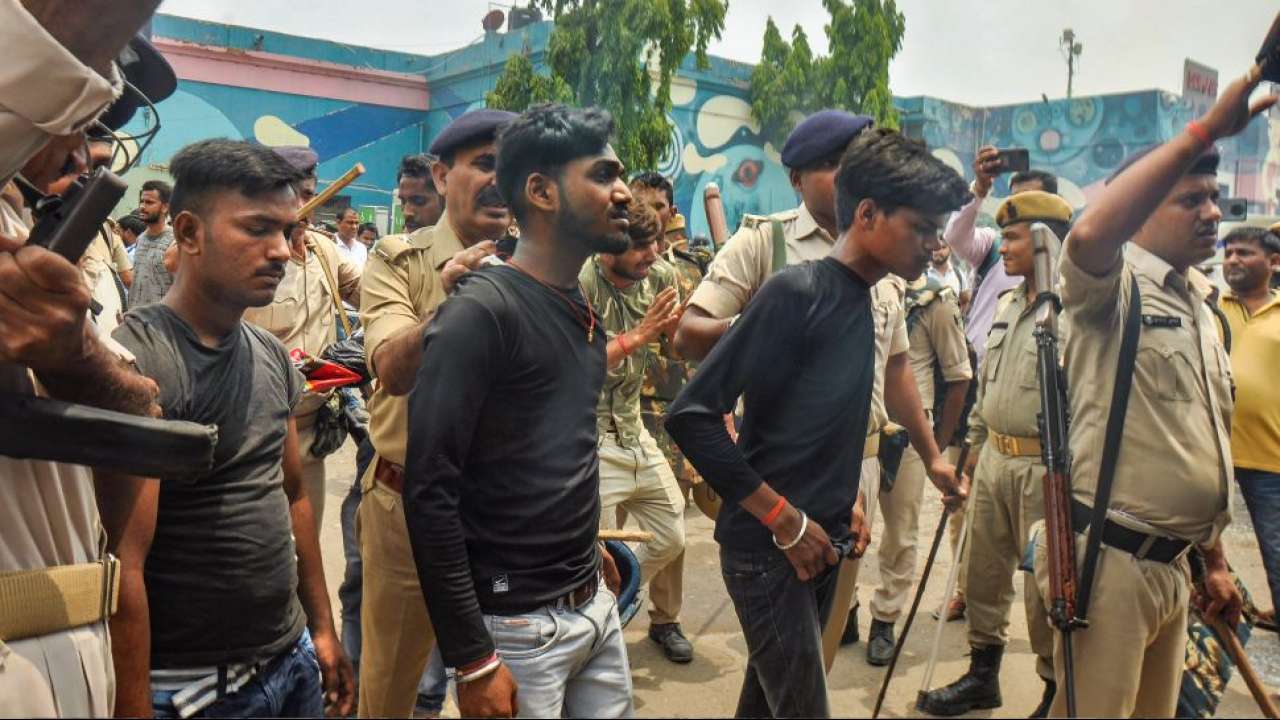 Police arrest protesters