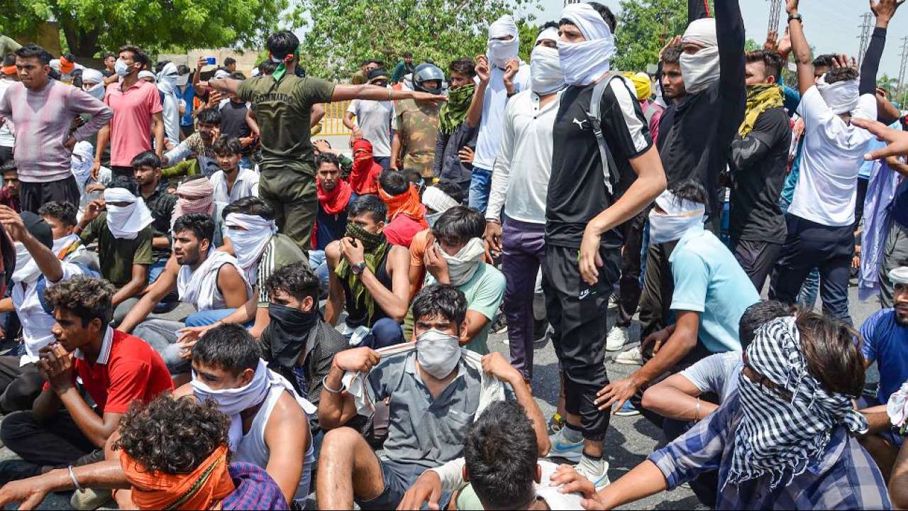 People stage protest on Agra-Delhi National Highway