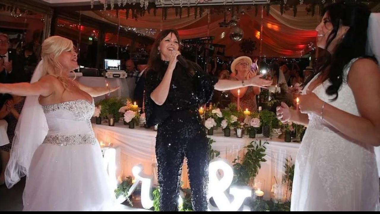 Samantha Fox Linda Olsen Wedding: एक-दूजे की हुईं ये मशहूर एक्ट्रेस
