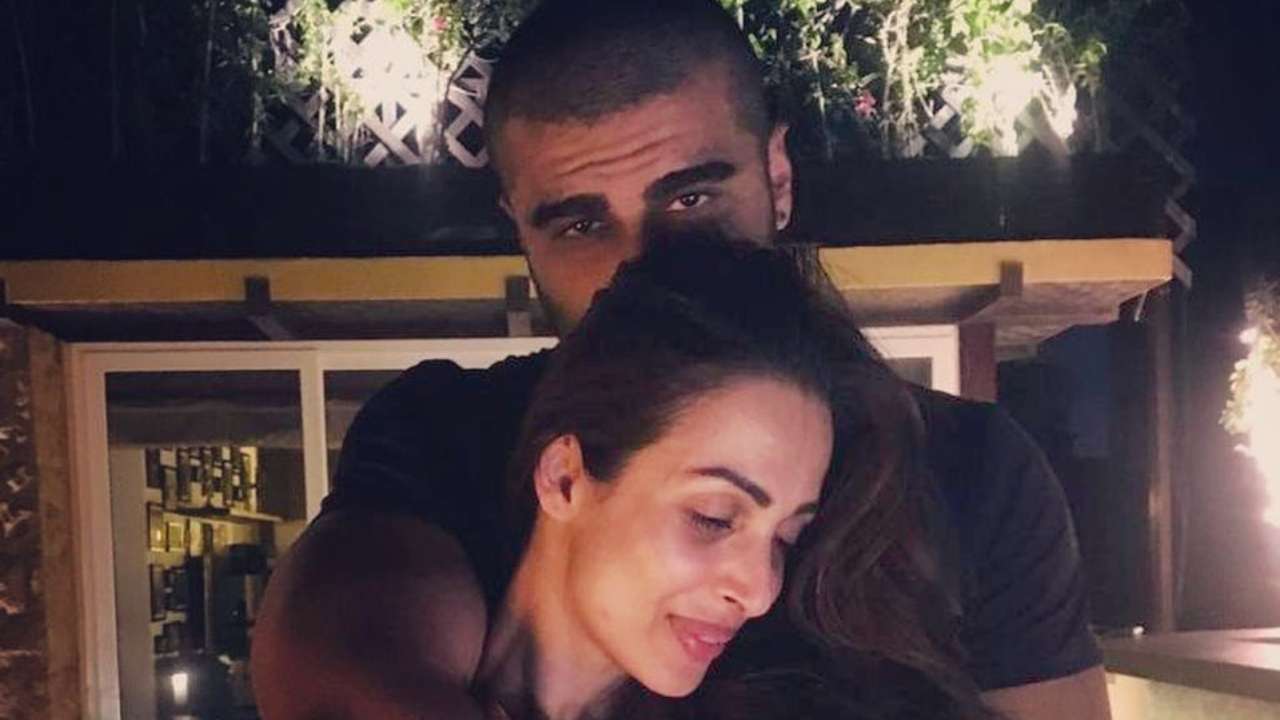 Arjun Kapoor holds ladylove Malaika Arora