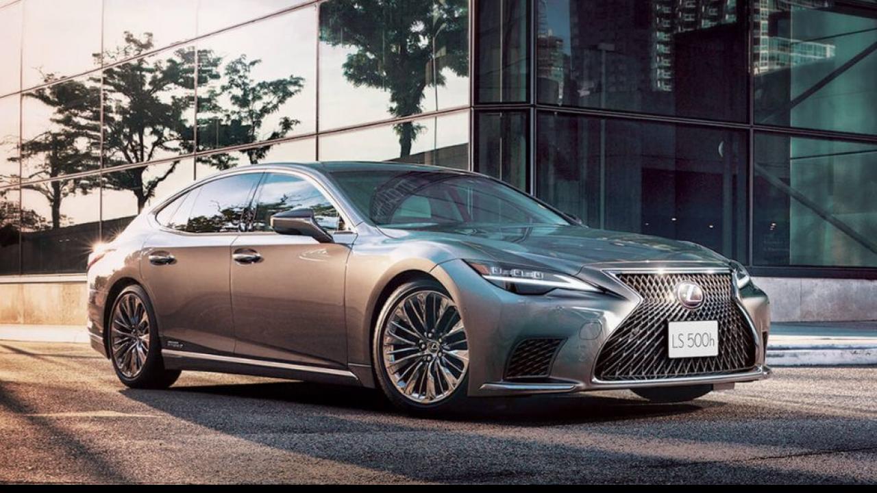 Lexus LS भी खड़ी है सलमान के गराज में 