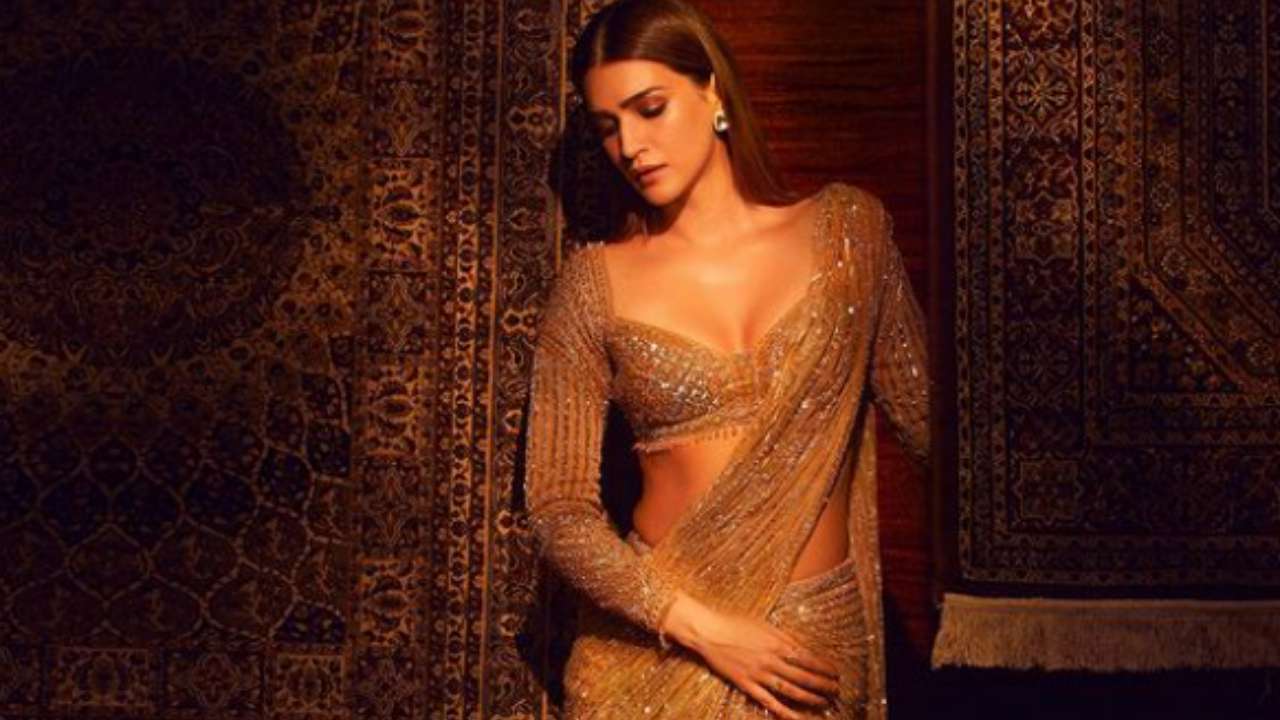 1280px x 720px - Kriti Sanon impresses netizens with her latest photoshoot in glittery  golden saree