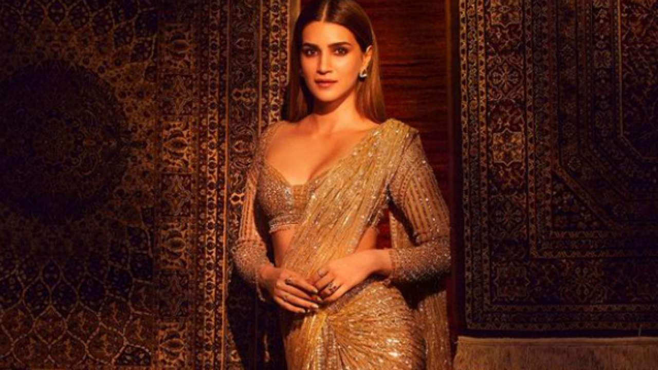 Kriti Sanon Nangi Hot Video - Kriti Sanon impresses netizens with her latest photoshoot in glittery  golden saree