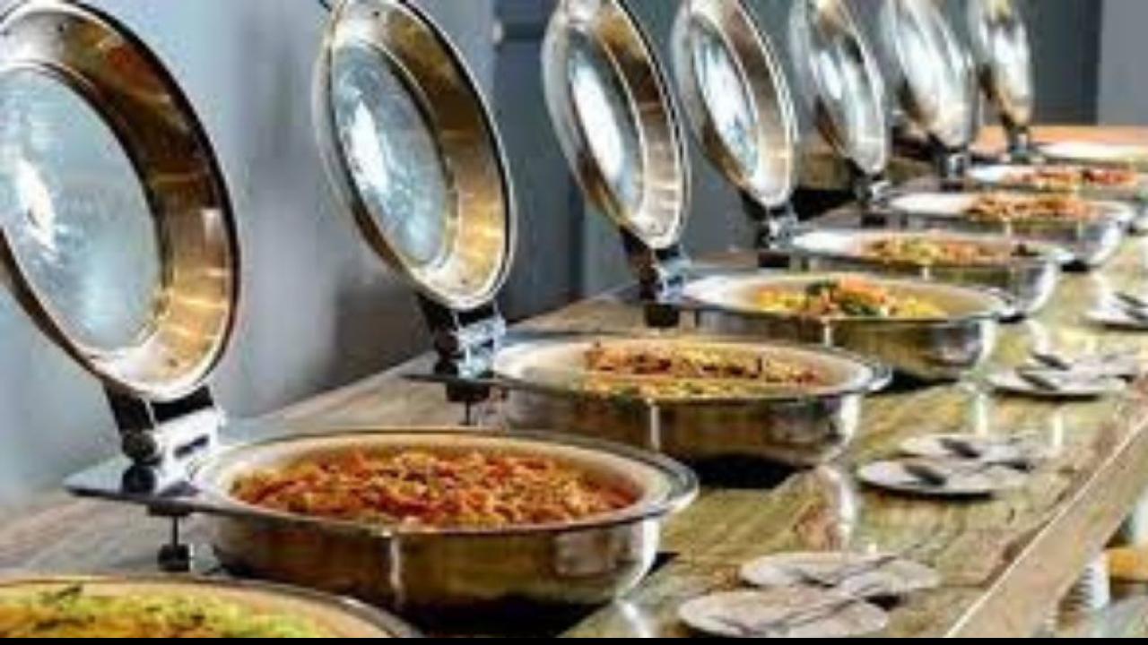 सपने में किसी समरोह में खाना बनते या खाते देखना  
