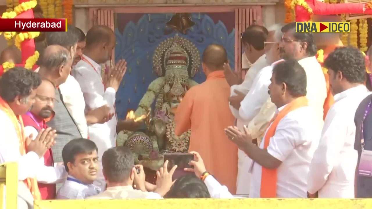 Hyderabad: CM Yogi Adityanath offers prayers at Shri Bhagya Laxmi Mandir 