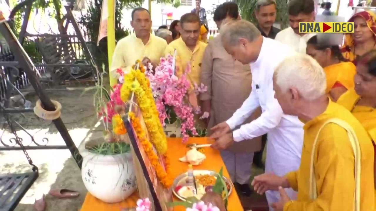 Jaipur: CM Gehlot attends mass marriage ceremony
