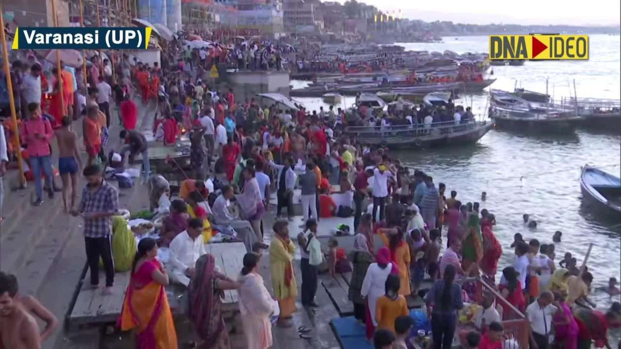 Devotees offer prayers at Kashi Vishwanath Temple on first Monday of ‘Sawan’ 