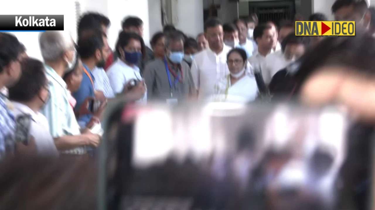Mamata Banerjee arrives to cast vote for 16th Presidential Poll