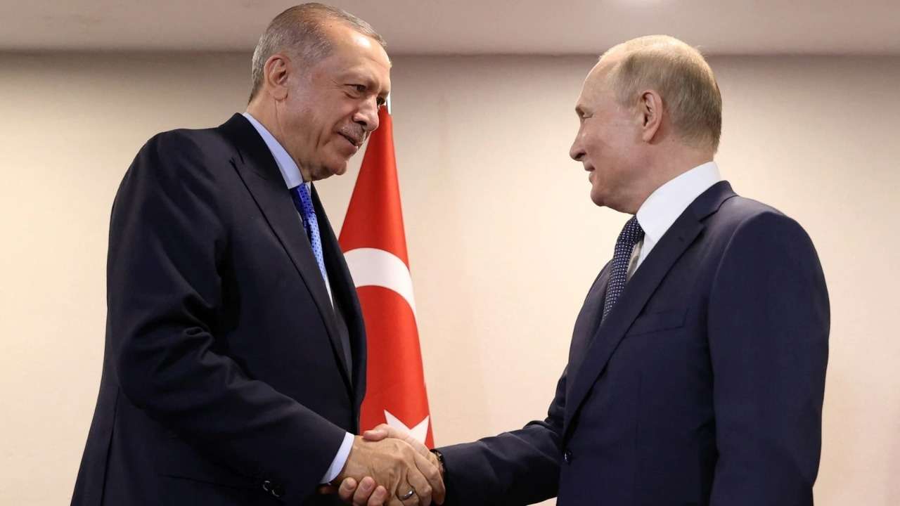 On Camera: Turkish President keeps Vladimir Putin waiting ahead of meeting