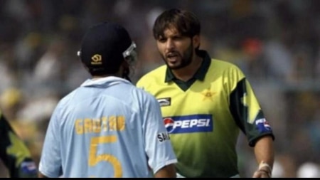 Gautam Gambhir and Shahid Afridi Ugly Fight