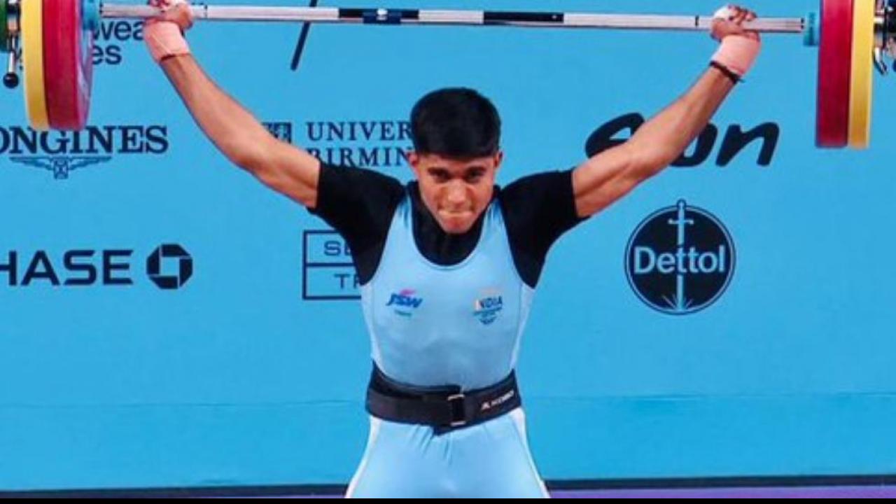 Sanket mahadev Sergar wins first medal for india